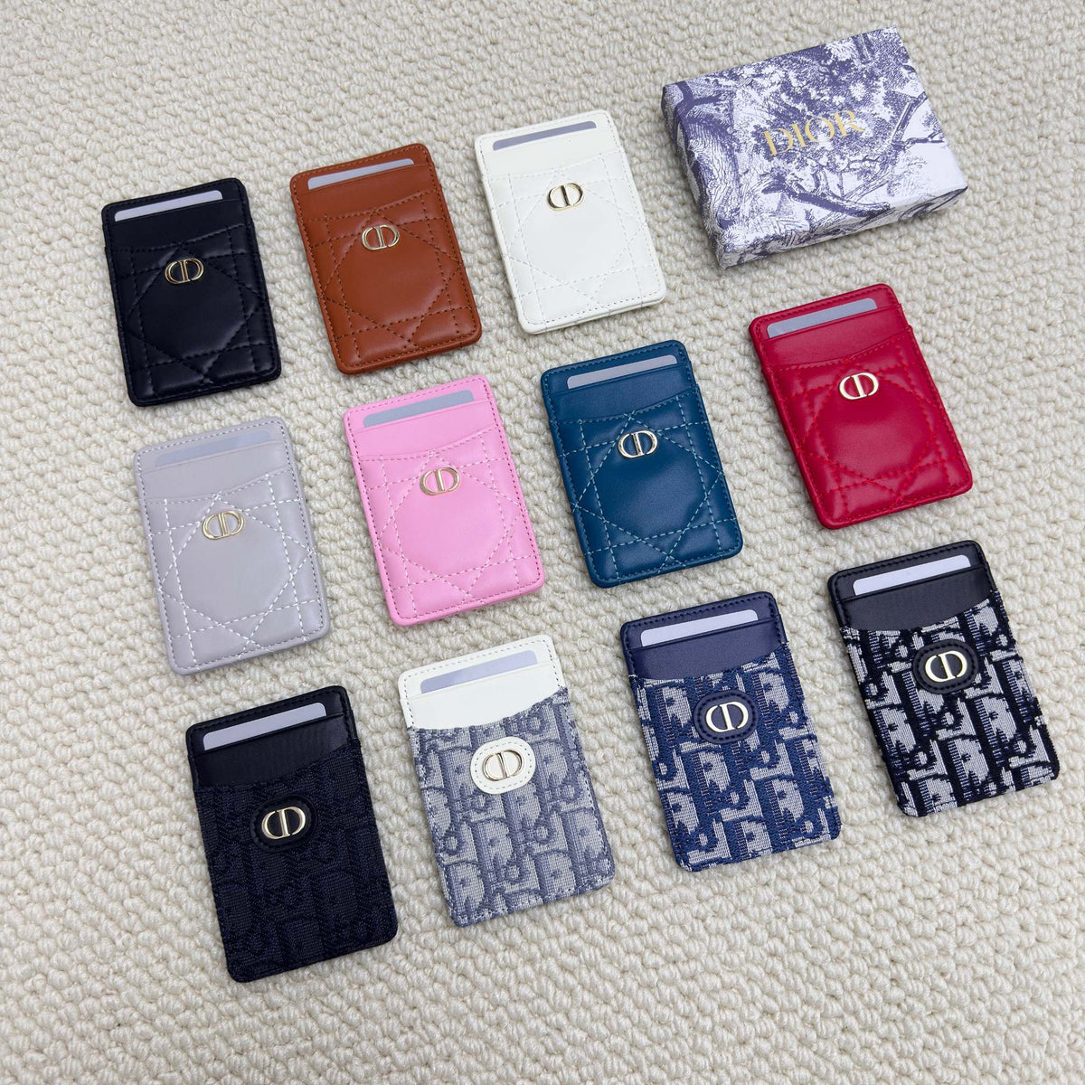 D10r Magnetic Card Holder